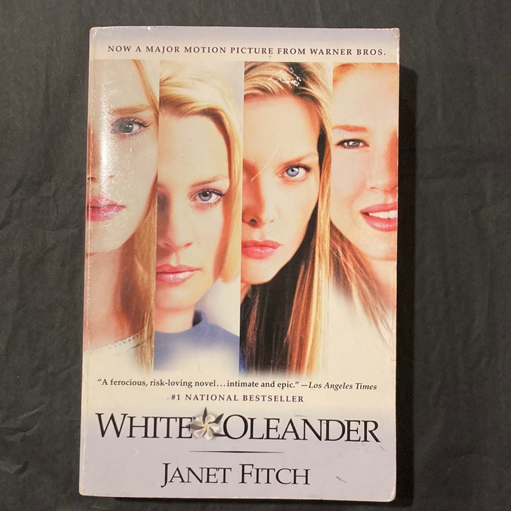 🤑3 for 20$🤑 White oleander book